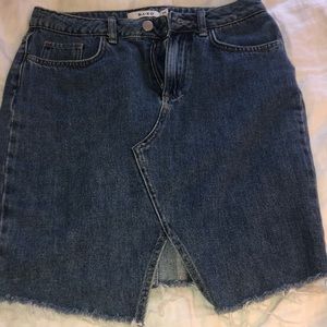 Size 34 NA-KD Jean skirt ( fits like XS/S)